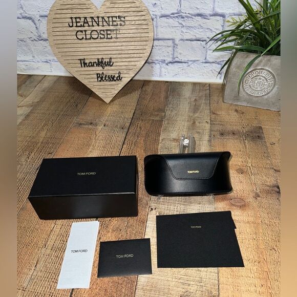 Tom ford sunglasses case, box, dust cloth, card black large - Picture 1 of 6